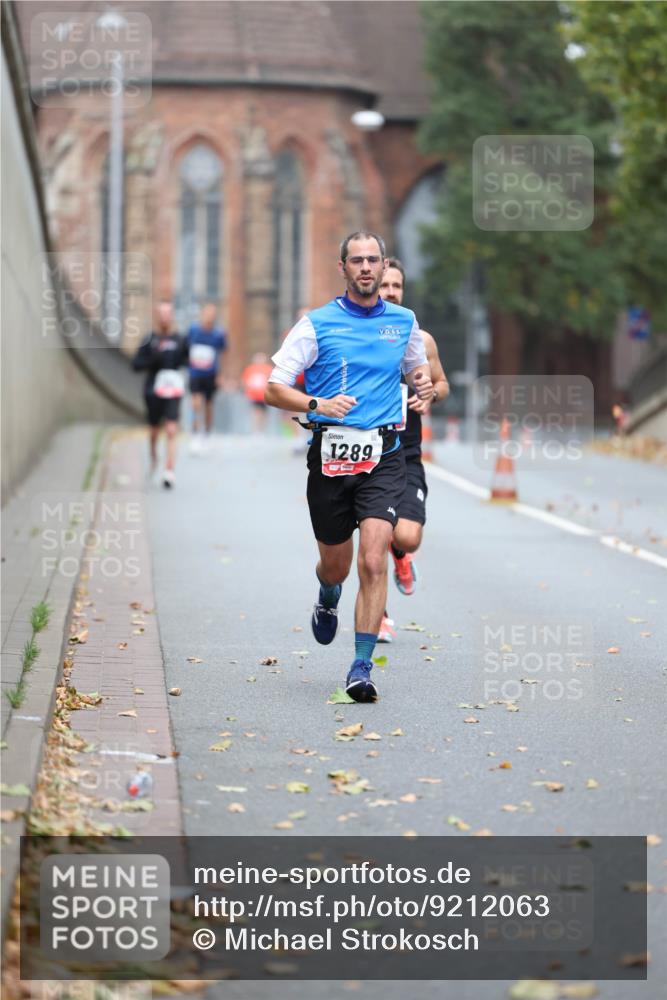 05.10.2025 - 20. swb-Marathon Bremen Michael Strokosch http://msf.ph/oto/9212063 05.10.2025 12:13:21 Laufen 1289 meine-sportfotos.de