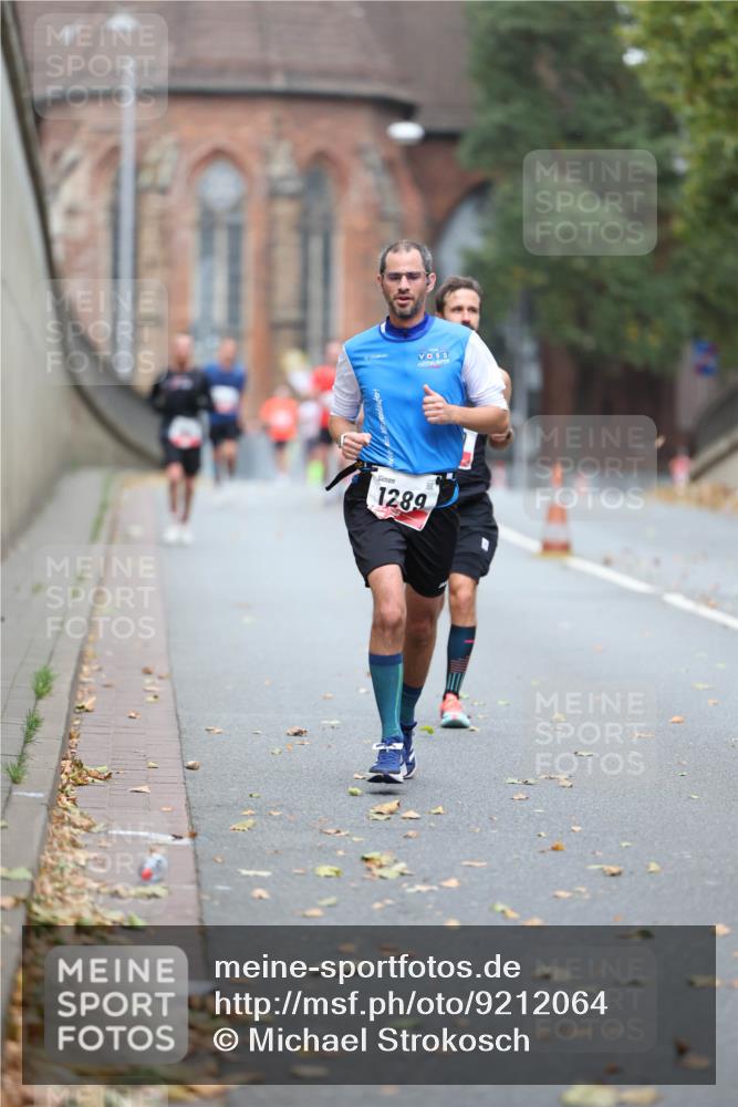 05.10.2025 - 20. swb-Marathon Bremen Michael Strokosch http://msf.ph/oto/9212064 05.10.2025 12:13:22 Laufen 1289 meine-sportfotos.de