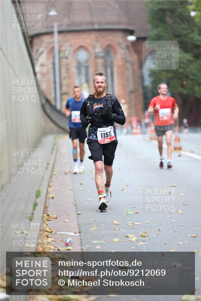 05.10.2025 - 20. swb-Marathon Bremen Michael Strokosch http://msf.ph/oto/9212069 05.10.2025 12:13:30 Laufen 1155 meine-sportfotos.de