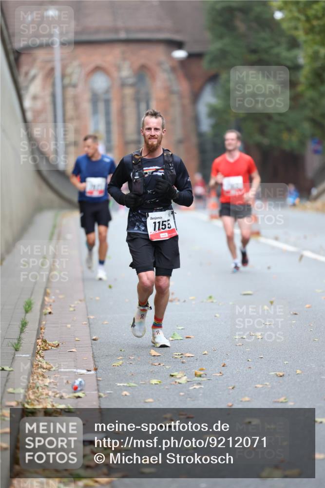 05.10.2025 - 20. swb-Marathon Bremen Michael Strokosch http://msf.ph/oto/9212071 05.10.2025 12:13:31 Laufen 1155 meine-sportfotos.de
