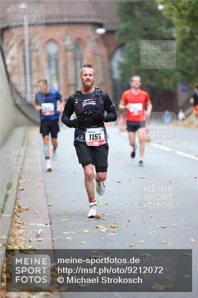 05.10.2025 - 20. swb-Marathon Bremen Michael Strokosch http://msf.ph/oto/9212072 05.10.2025 12:13:31 Laufen 1155 meine-sportfotos.de