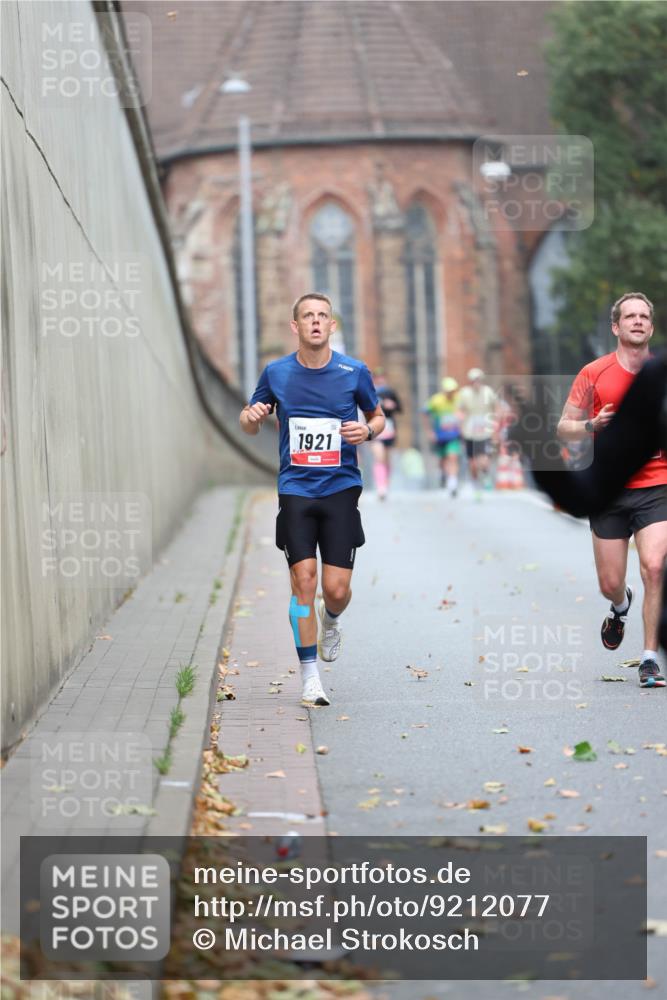 05.10.2025 - 20. swb-Marathon Bremen Michael Strokosch http://msf.ph/oto/9212077 05.10.2025 12:13:33 Laufen 1921 meine-sportfotos.de