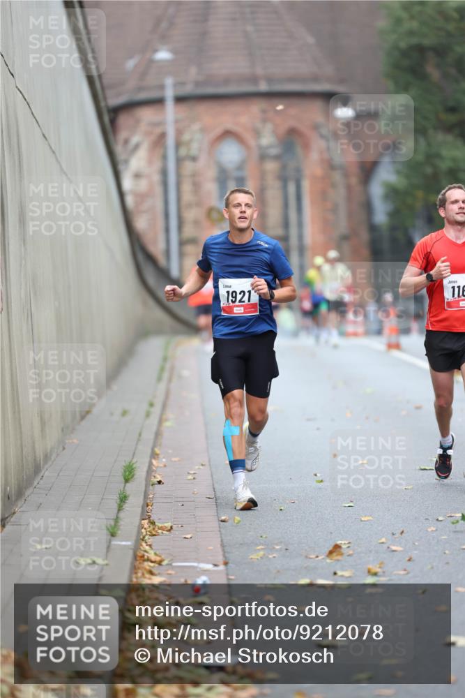 05.10.2025 - 20. swb-Marathon Bremen Michael Strokosch http://msf.ph/oto/9212078 05.10.2025 12:13:34 Laufen 1921, 116 meine-sportfotos.de