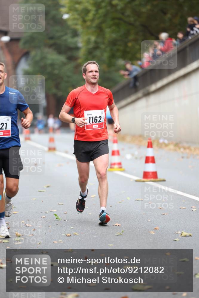 05.10.2025 - 20. swb-Marathon Bremen Michael Strokosch http://msf.ph/oto/9212082 05.10.2025 12:13:35 Laufen 21, 1162 meine-sportfotos.de
