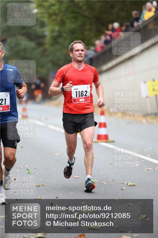 05.10.2025 - 20. swb-Marathon Bremen Michael Strokosch http://msf.ph/oto/9212085 05.10.2025 12:13:36 Laufen 21, 1162 meine-sportfotos.de