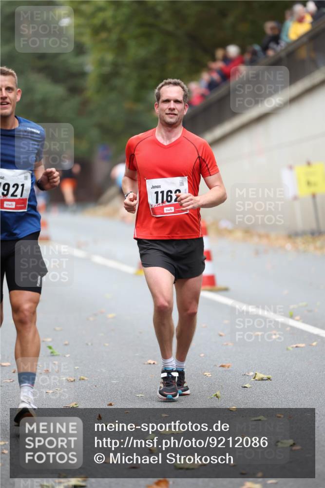 05.10.2025 - 20. swb-Marathon Bremen Michael Strokosch http://msf.ph/oto/9212086 05.10.2025 12:13:36 Laufen 921, 1162 meine-sportfotos.de