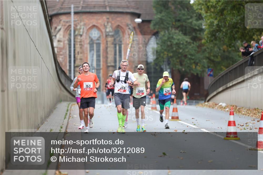 05.10.2025 - 20. swb-Marathon Bremen Michael Strokosch http://msf.ph/oto/9212089 05.10.2025 12:13:42 Laufen 153, 59, 1068, 438 meine-sportfotos.de