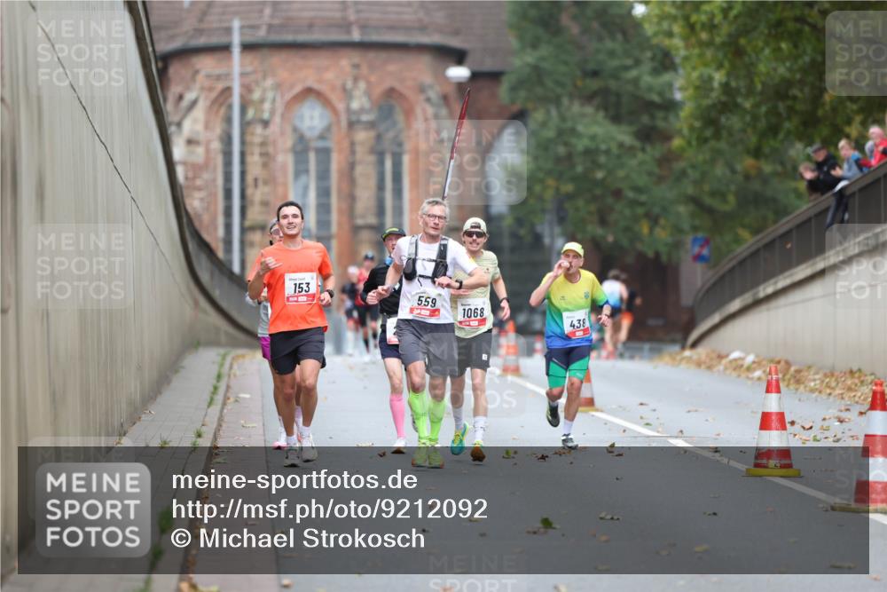 05.10.2025 - 20. swb-Marathon Bremen Michael Strokosch http://msf.ph/oto/9212092 05.10.2025 12:13:43 Laufen 153, 559, 1068, 438 meine-sportfotos.de