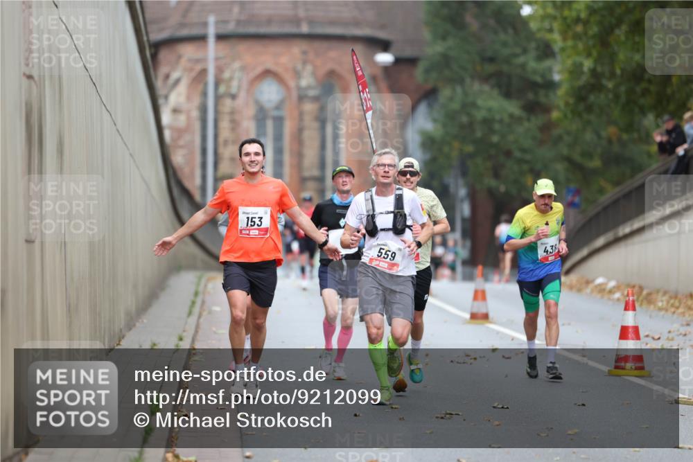 05.10.2025 - 20. swb-Marathon Bremen Michael Strokosch http://msf.ph/oto/9212099 05.10.2025 12:13:45 Laufen 153, 438, 559 meine-sportfotos.de