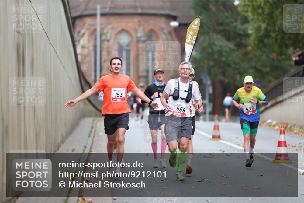 05.10.2025 - 20. swb-Marathon Bremen Michael Strokosch http://msf.ph/oto/9212101 05.10.2025 12:13:45 Laufen 3, 15, 153, 559, 19, 438 meine-sportfotos.de