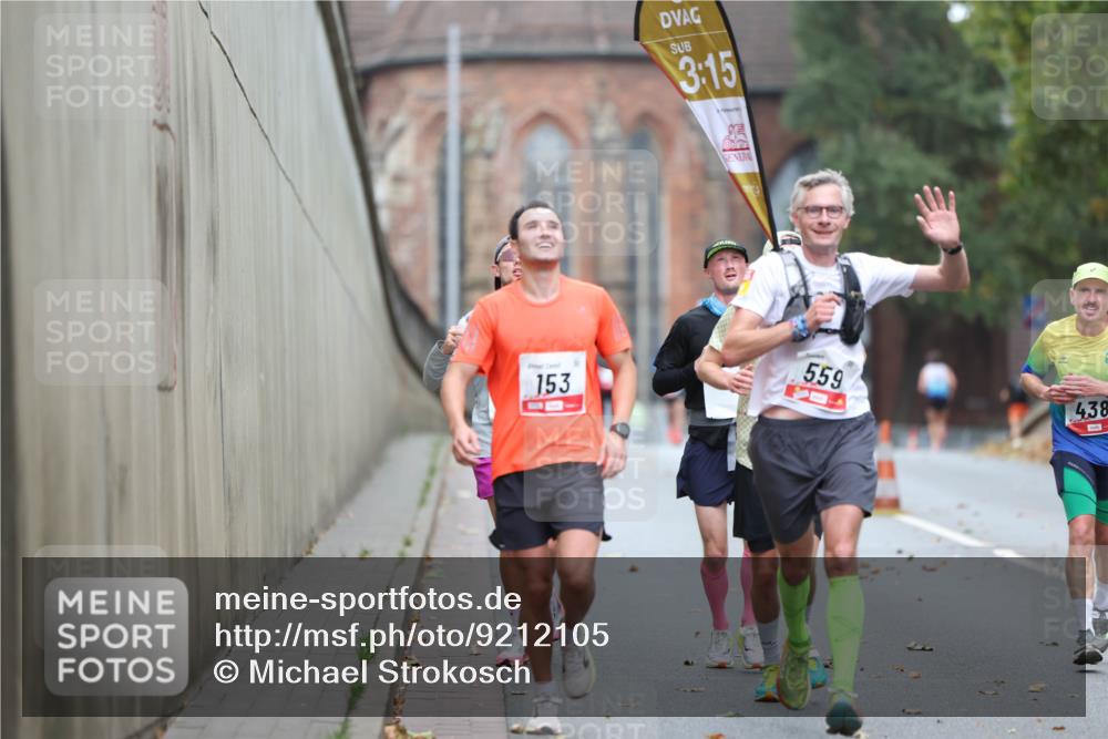 05.10.2025 - 20. swb-Marathon Bremen Michael Strokosch http://msf.ph/oto/9212105 05.10.2025 12:13:46 Laufen 3, 15, 153, 559, 438 meine-sportfotos.de