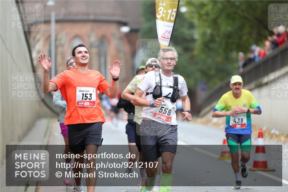 05.10.2025 - 20. swb-Marathon Bremen Michael Strokosch http://msf.ph/oto/9212107 05.10.2025 12:13:47 Laufen 3, 15, 153, 00042, 559, 438 meine-sportfotos.de