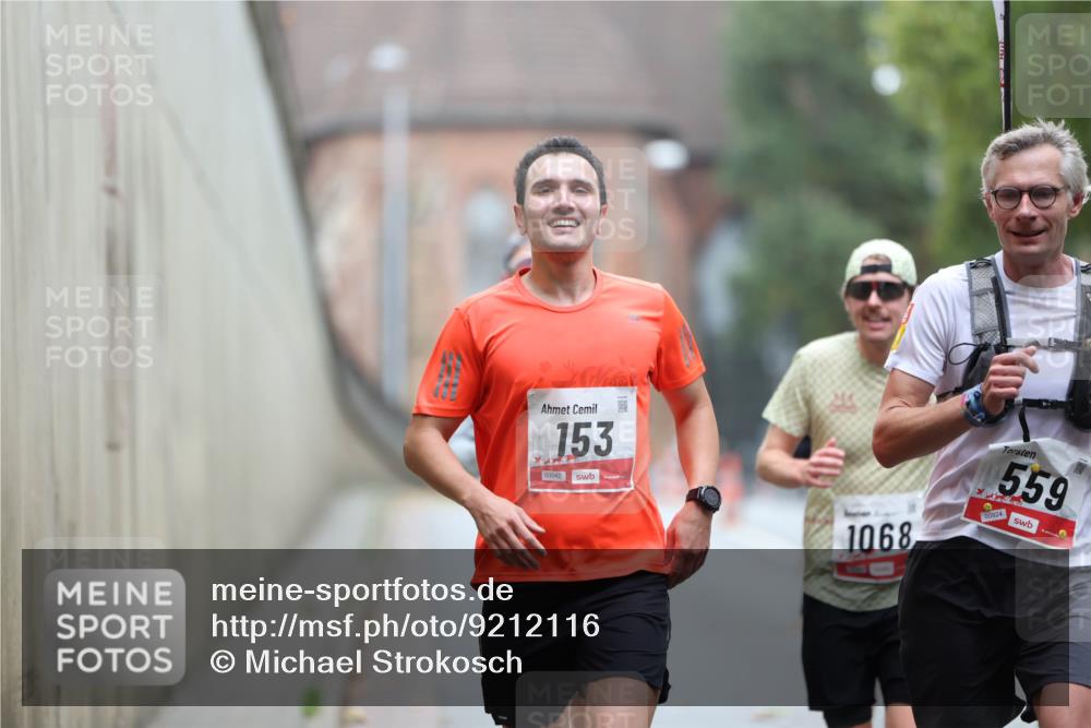 05.10.2025 - 20. swb-Marathon Bremen Michael Strokosch http://msf.ph/oto/9212116 05.10.2025 12:13:49 Laufen 00042, 153, 1068, 559, 00924 meine-sportfotos.de