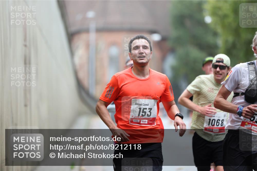 05.10.2025 - 20. swb-Marathon Bremen Michael Strokosch http://msf.ph/oto/9212118 05.10.2025 12:13:49 Laufen 00042, 153, 1068, 5, 00924 meine-sportfotos.de