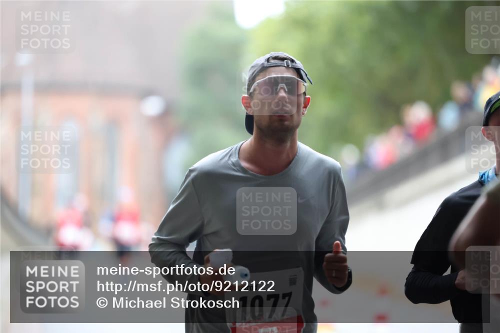 05.10.2025 - 20. swb-Marathon Bremen Michael Strokosch http://msf.ph/oto/9212122 05.10.2025 12:13:51 Laufen 1077 meine-sportfotos.de