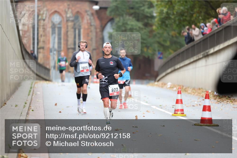 05.10.2025 - 20. swb-Marathon Bremen Michael Strokosch http://msf.ph/oto/9212158 05.10.2025 12:14:02 Laufen 1969, 19, 923 meine-sportfotos.de