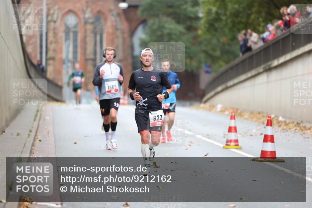 05.10.2025 - 20. swb-Marathon Bremen Michael Strokosch http://msf.ph/oto/9212162 05.10.2025 12:14:02 Laufen 1969, 923 meine-sportfotos.de
