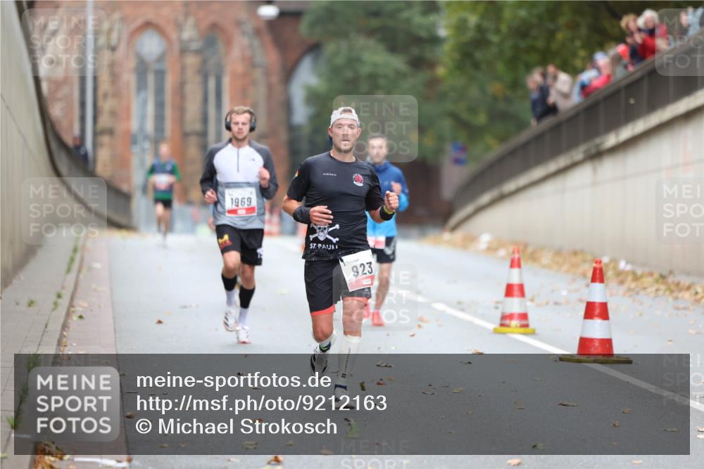 05.10.2025 - 20. swb-Marathon Bremen Michael Strokosch http://msf.ph/oto/9212163 05.10.2025 12:14:03 Laufen 1969, 923 meine-sportfotos.de