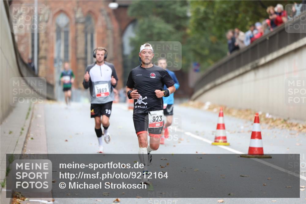 05.10.2025 - 20. swb-Marathon Bremen Michael Strokosch http://msf.ph/oto/9212164 05.10.2025 12:14:03 Laufen 1969, 19, 923 meine-sportfotos.de