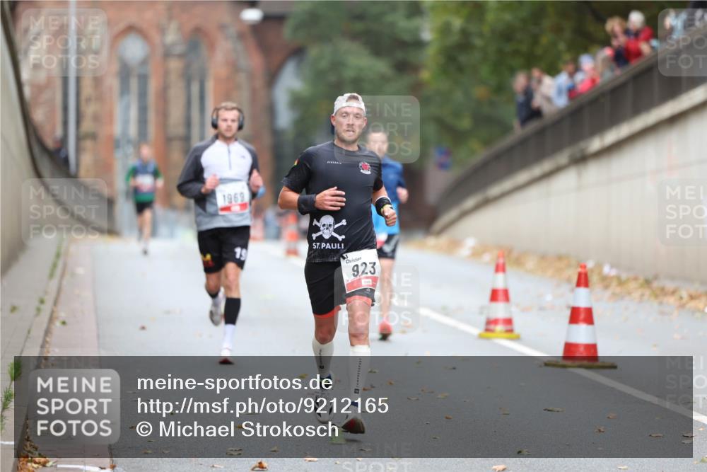05.10.2025 - 20. swb-Marathon Bremen Michael Strokosch http://msf.ph/oto/9212165 05.10.2025 12:14:03 Laufen 1969, 923 meine-sportfotos.de