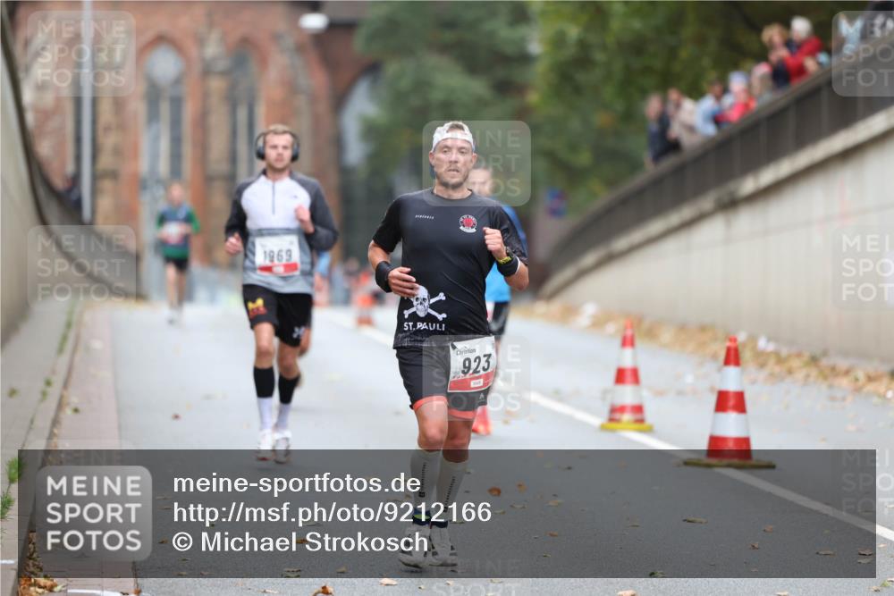 05.10.2025 - 20. swb-Marathon Bremen Michael Strokosch http://msf.ph/oto/9212166 05.10.2025 12:14:03 Laufen 1969, 923 meine-sportfotos.de