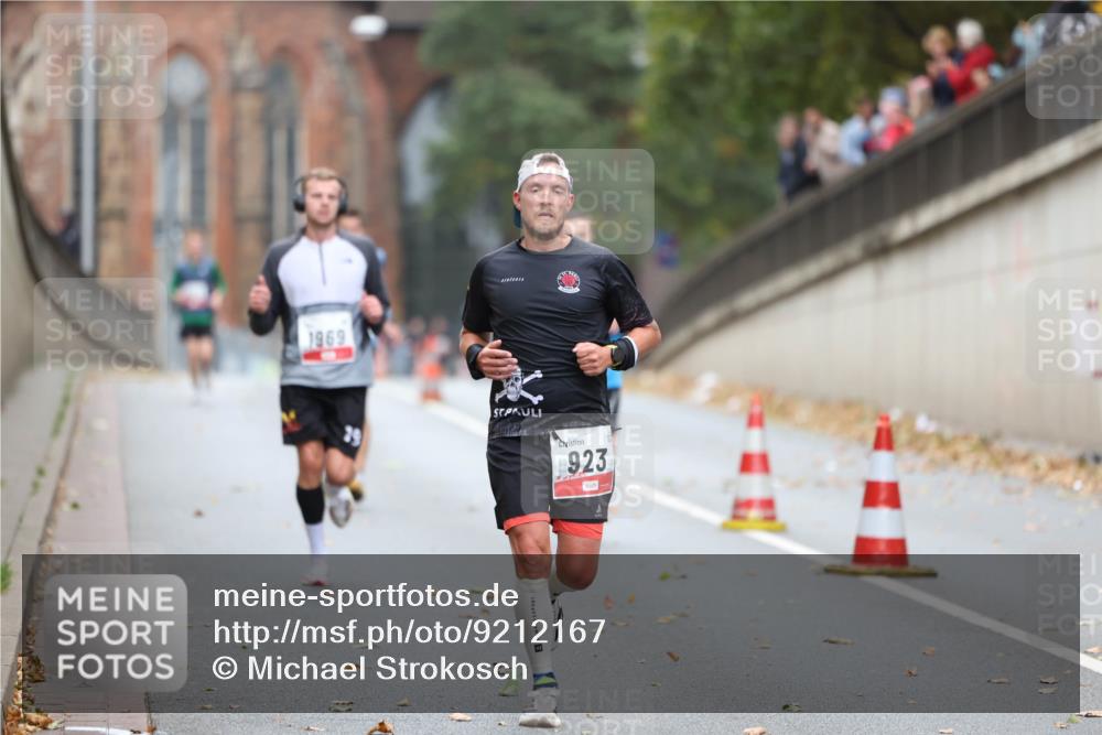 05.10.2025 - 20. swb-Marathon Bremen Michael Strokosch http://msf.ph/oto/9212167 05.10.2025 12:14:04 Laufen 1969, 923, 20 meine-sportfotos.de