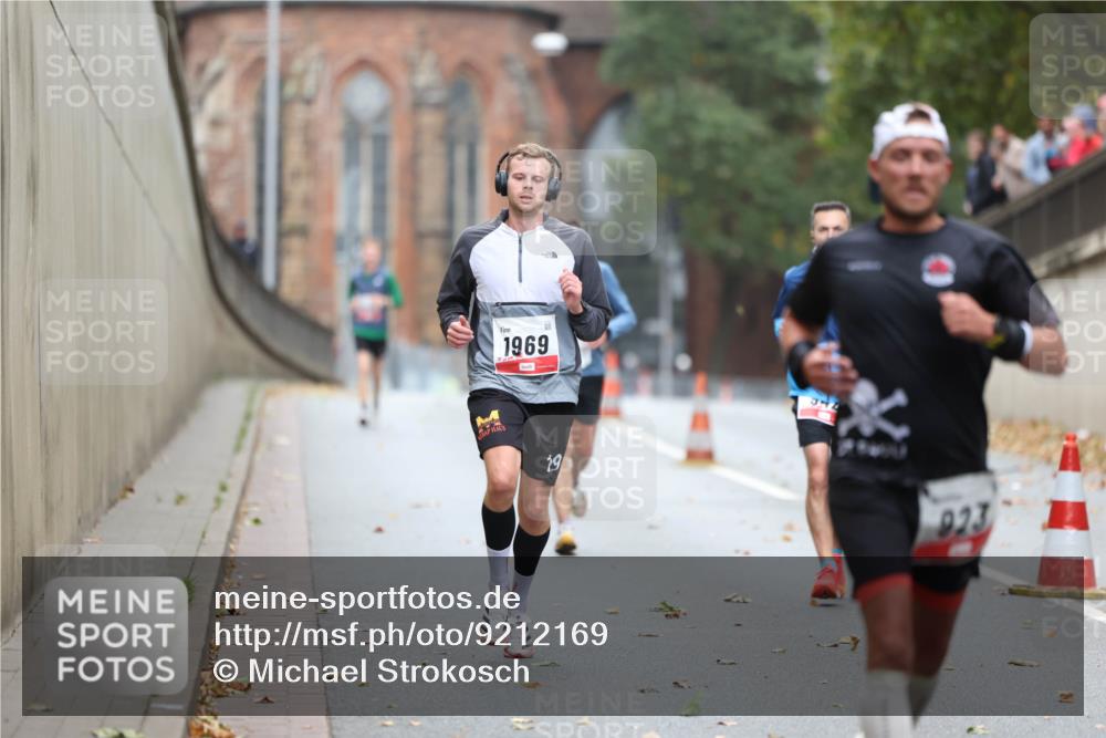 05.10.2025 - 20. swb-Marathon Bremen Michael Strokosch http://msf.ph/oto/9212169 05.10.2025 12:14:05 Laufen 1969, 19, 344, 923 meine-sportfotos.de