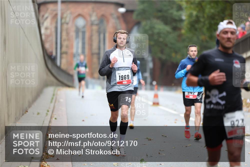 05.10.2025 - 20. swb-Marathon Bremen Michael Strokosch http://msf.ph/oto/9212170 05.10.2025 12:14:05 Laufen 1969, 19, 942, 923 meine-sportfotos.de
