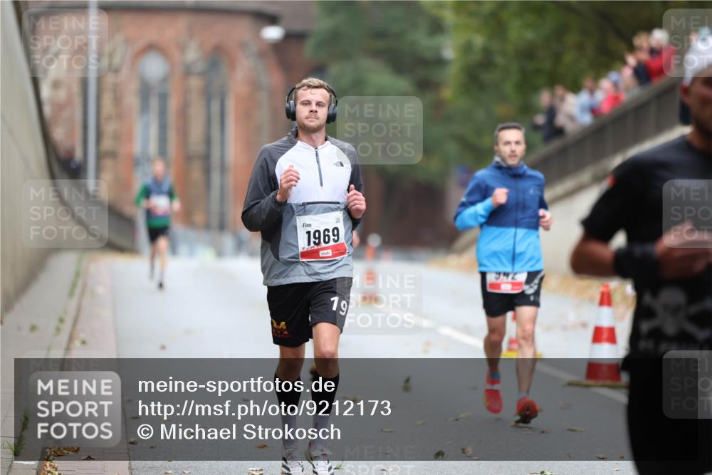 05.10.2025 - 20. swb-Marathon Bremen Michael Strokosch http://msf.ph/oto/9212173 05.10.2025 12:14:06 Laufen 1969, 19, 942 meine-sportfotos.de