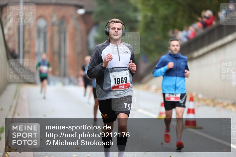 05.10.2025 - 20. swb-Marathon Bremen Michael Strokosch http://msf.ph/oto/9212176 05.10.2025 12:14:07 Laufen 1969, 19 meine-sportfotos.de