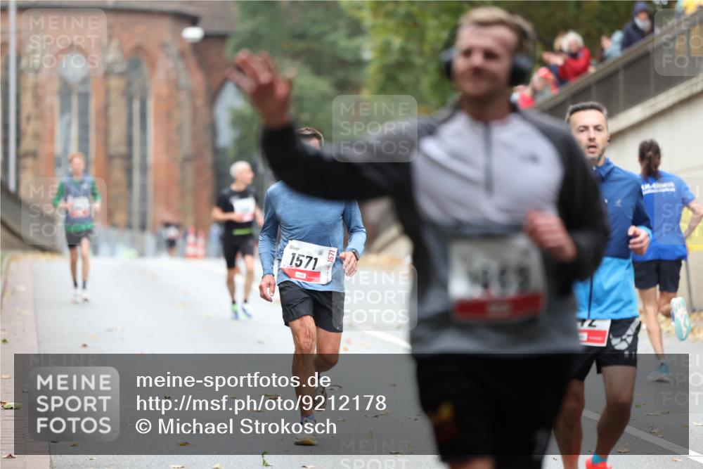 05.10.2025 - 20. swb-Marathon Bremen Michael Strokosch http://msf.ph/oto/9212178 05.10.2025 12:14:08 Laufen 1571 meine-sportfotos.de