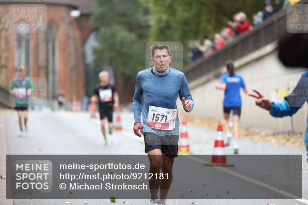 05.10.2025 - 20. swb-Marathon Bremen Michael Strokosch http://msf.ph/oto/9212181 05.10.2025 12:14:09 Laufen 1571, 1571 meine-sportfotos.de