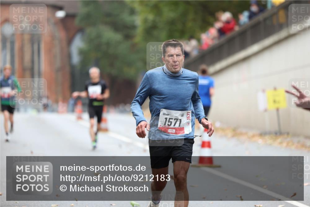 05.10.2025 - 20. swb-Marathon Bremen Michael Strokosch http://msf.ph/oto/9212183 05.10.2025 12:14:09 Laufen 1571, 1571 meine-sportfotos.de