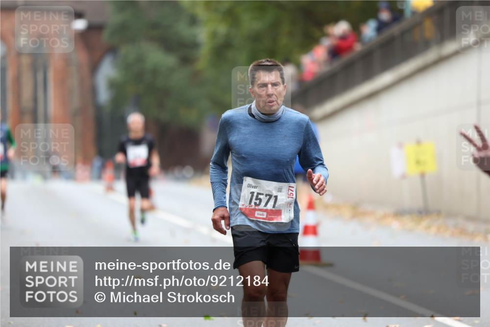 05.10.2025 - 20. swb-Marathon Bremen Michael Strokosch http://msf.ph/oto/9212184 05.10.2025 12:14:10 Laufen 1571, 1571 meine-sportfotos.de
