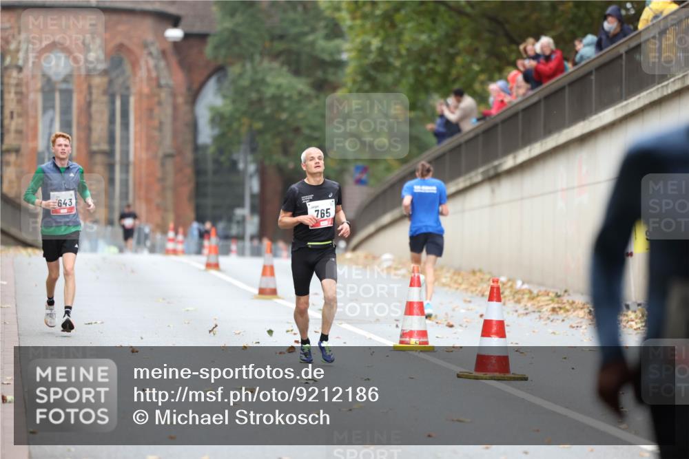 05.10.2025 - 20. swb-Marathon Bremen Michael Strokosch http://msf.ph/oto/9212186 05.10.2025 12:14:11 Laufen 643, 765 meine-sportfotos.de