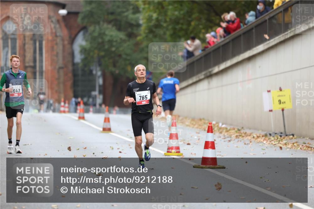 05.10.2025 - 20. swb-Marathon Bremen Michael Strokosch http://msf.ph/oto/9212188 05.10.2025 12:14:12 Laufen 643, 765 meine-sportfotos.de