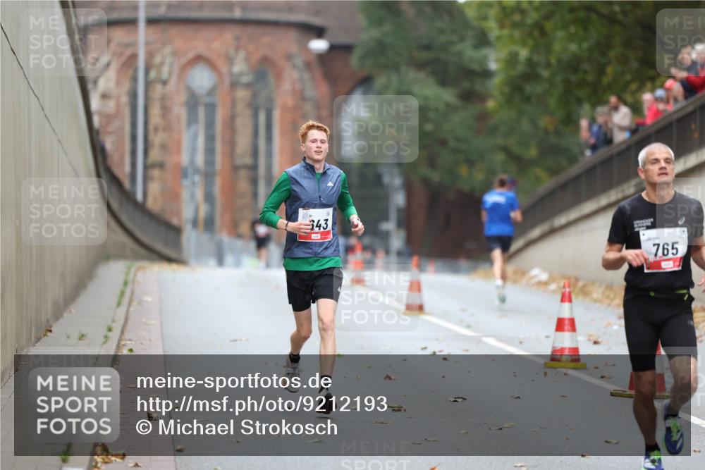 05.10.2025 - 20. swb-Marathon Bremen Michael Strokosch http://msf.ph/oto/9212193 05.10.2025 12:14:14 Laufen 343, 765 meine-sportfotos.de