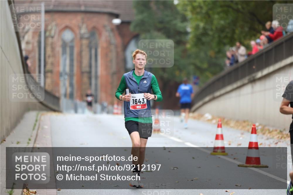 05.10.2025 - 20. swb-Marathon Bremen Michael Strokosch http://msf.ph/oto/9212197 05.10.2025 12:14:15 Laufen 1643 meine-sportfotos.de