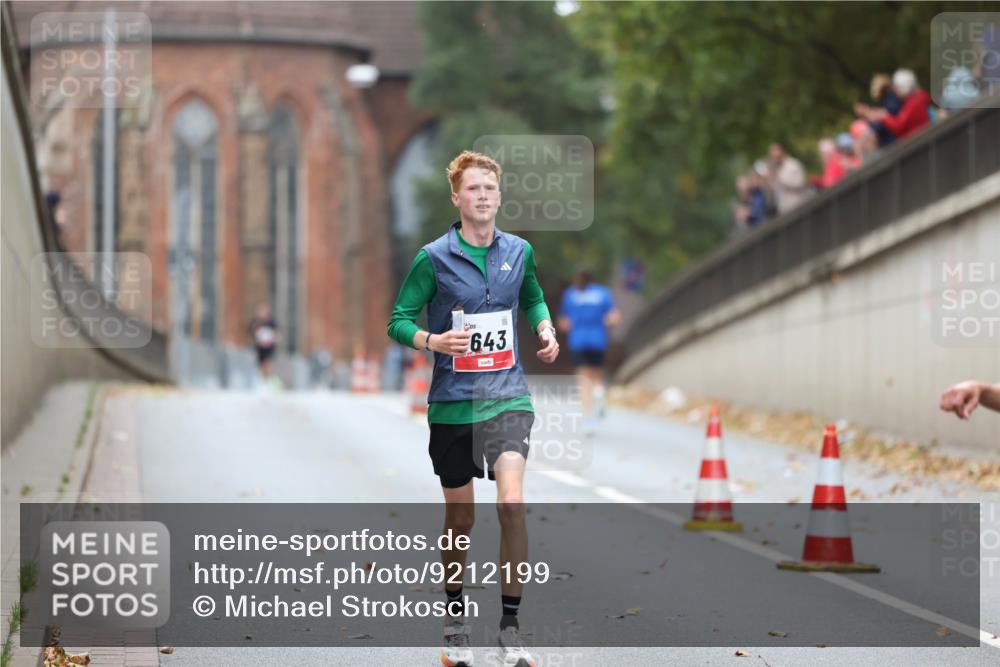 05.10.2025 - 20. swb-Marathon Bremen Michael Strokosch http://msf.ph/oto/9212199 05.10.2025 12:14:15 Laufen 643 meine-sportfotos.de