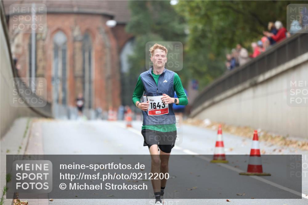 05.10.2025 - 20. swb-Marathon Bremen Michael Strokosch http://msf.ph/oto/9212200 05.10.2025 12:14:15 Laufen 1643 meine-sportfotos.de