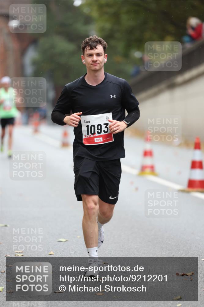 05.10.2025 - 20. swb-Marathon Bremen Michael Strokosch http://msf.ph/oto/9212201 05.10.2025 12:14:47 Laufen 1093 meine-sportfotos.de