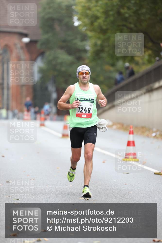 05.10.2025 - 20. swb-Marathon Bremen Michael Strokosch http://msf.ph/oto/9212203 05.10.2025 12:14:52 Laufen 1249 meine-sportfotos.de
