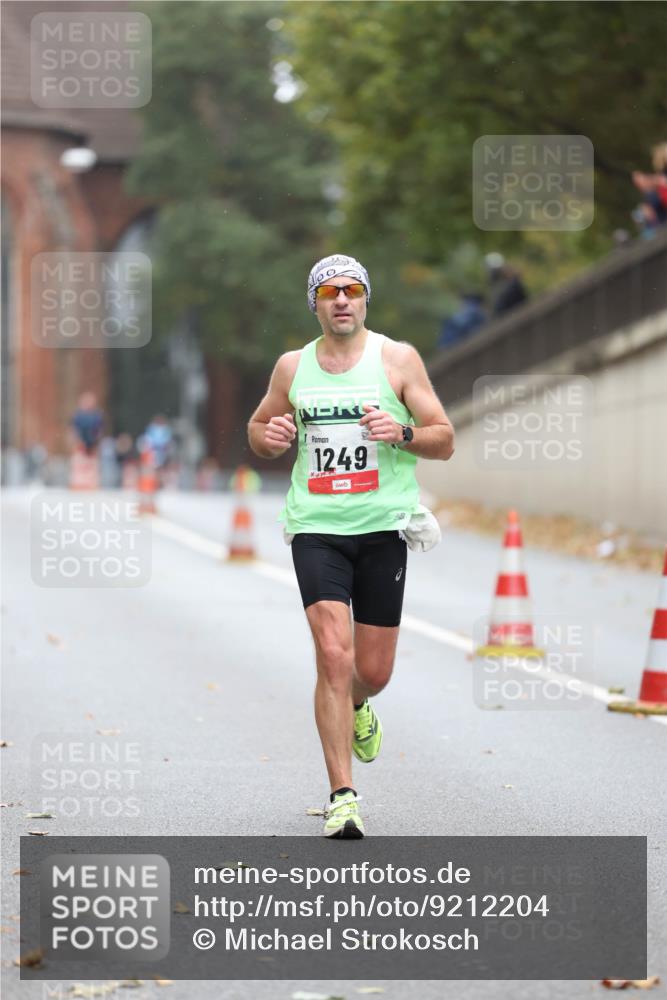 05.10.2025 - 20. swb-Marathon Bremen Michael Strokosch http://msf.ph/oto/9212204 05.10.2025 12:14:52 Laufen 100, 1249 meine-sportfotos.de