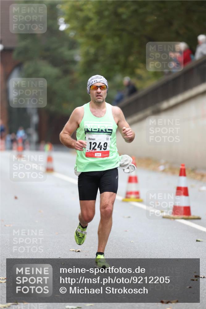 05.10.2025 - 20. swb-Marathon Bremen Michael Strokosch http://msf.ph/oto/9212205 05.10.2025 12:14:53 Laufen 1249 meine-sportfotos.de