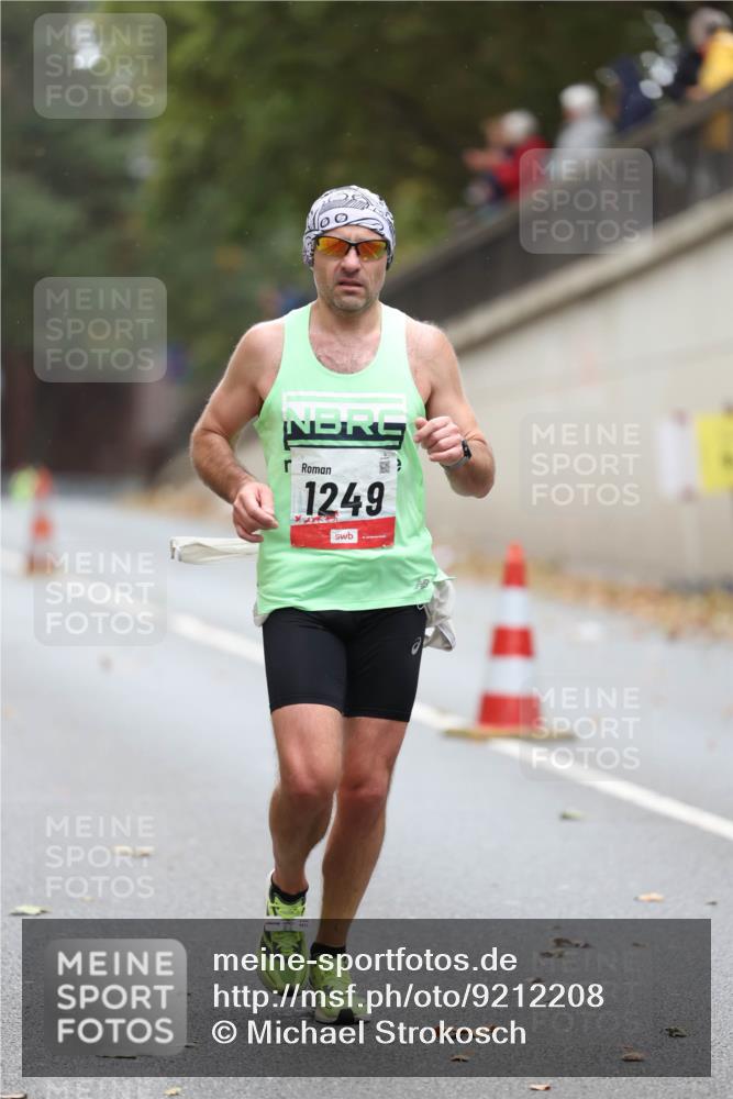 05.10.2025 - 20. swb-Marathon Bremen Michael Strokosch http://msf.ph/oto/9212208 05.10.2025 12:14:53 Laufen 1249 meine-sportfotos.de