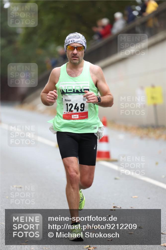05.10.2025 - 20. swb-Marathon Bremen Michael Strokosch http://msf.ph/oto/9212209 05.10.2025 12:14:54 Laufen 1249 meine-sportfotos.de