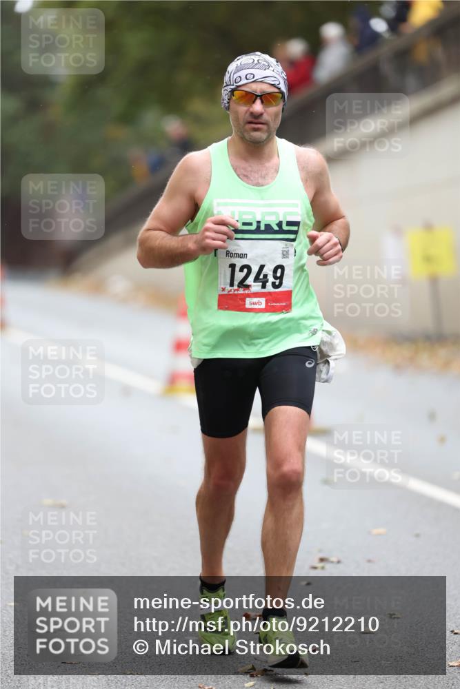 05.10.2025 - 20. swb-Marathon Bremen Michael Strokosch http://msf.ph/oto/9212210 05.10.2025 12:14:54 Laufen 1249 meine-sportfotos.de