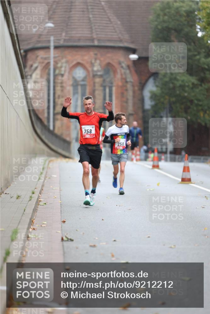 05.10.2025 - 20. swb-Marathon Bremen Michael Strokosch http://msf.ph/oto/9212212 05.10.2025 12:15:00 Laufen 758, 258 meine-sportfotos.de