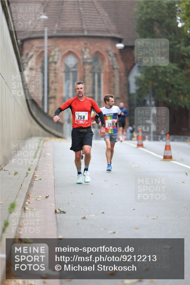 05.10.2025 - 20. swb-Marathon Bremen Michael Strokosch http://msf.ph/oto/9212213 05.10.2025 12:15:00 Laufen 758, 258 meine-sportfotos.de