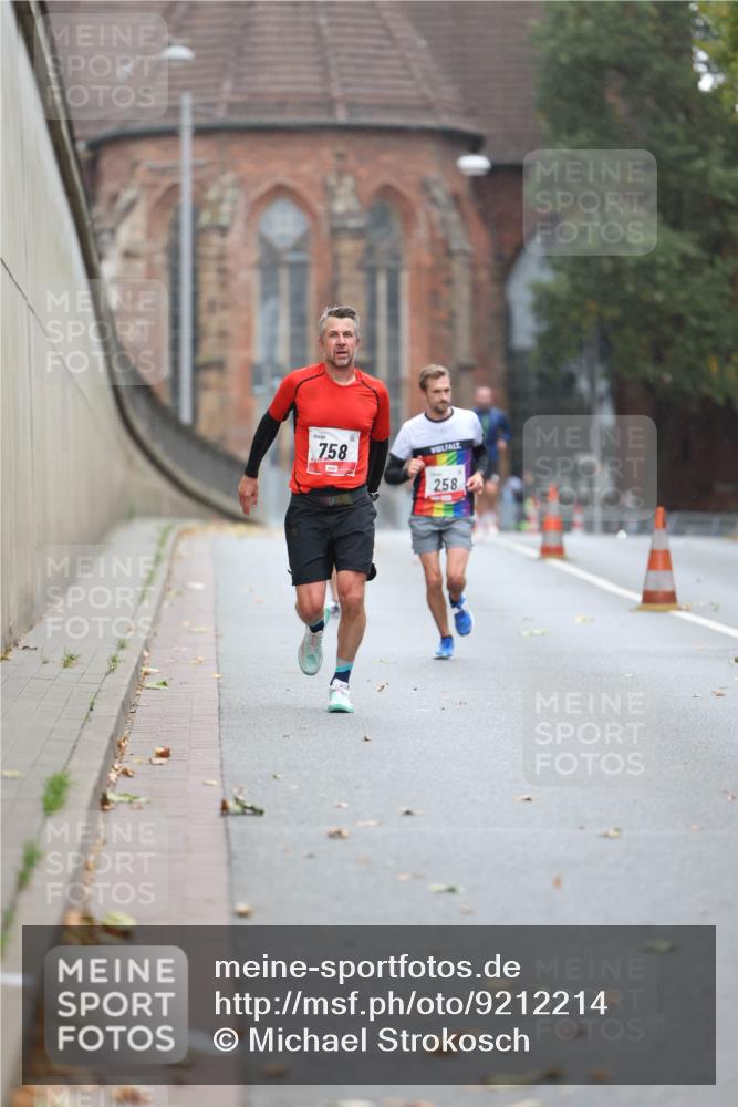 05.10.2025 - 20. swb-Marathon Bremen Michael Strokosch http://msf.ph/oto/9212214 05.10.2025 12:15:01 Laufen 758, 258 meine-sportfotos.de